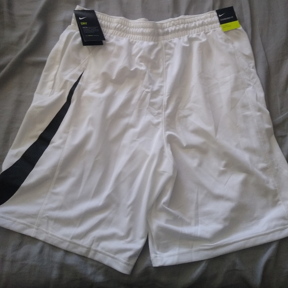 Nike men's shorts Nwt - Picture 1 of 4
